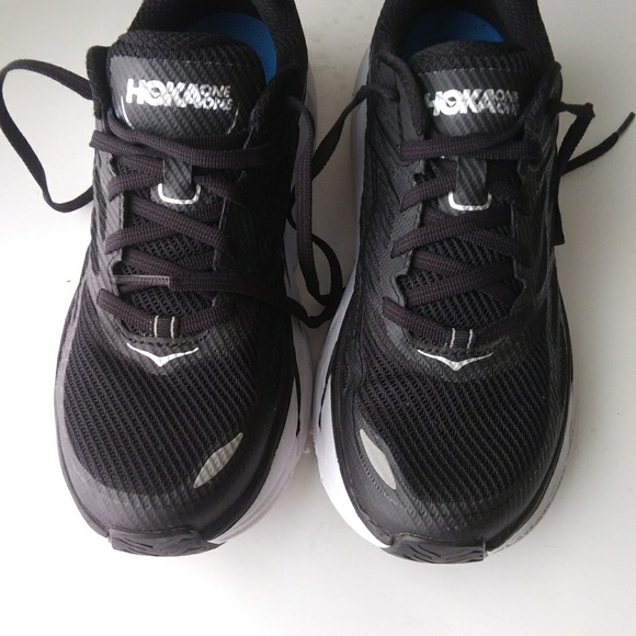 Hoka One One Shoes - Women's Black Hoka One One Clifton Running  Size 8